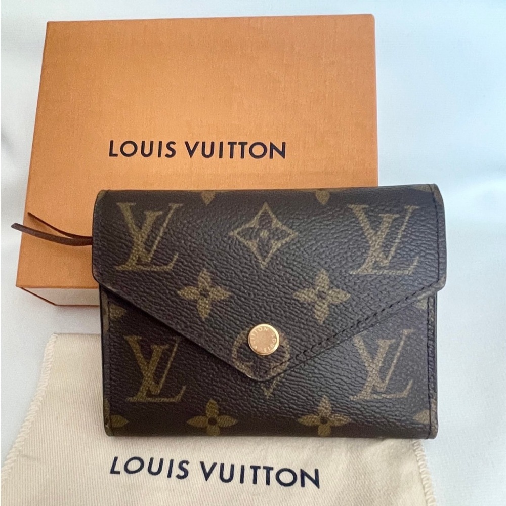 💥 SOLD - Louis Vuitton Victorine Wallet in Monogram